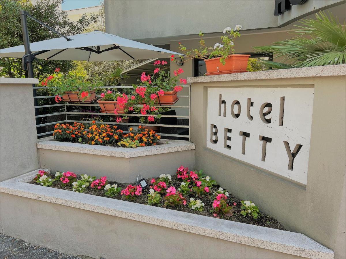 Hotel Betty Rímini Exterior foto